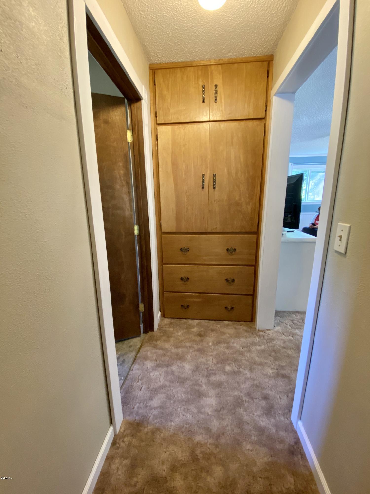 33985 Highway 22 Hebo, OR 97122 - Photo 13 of 40 Built In Cabinets