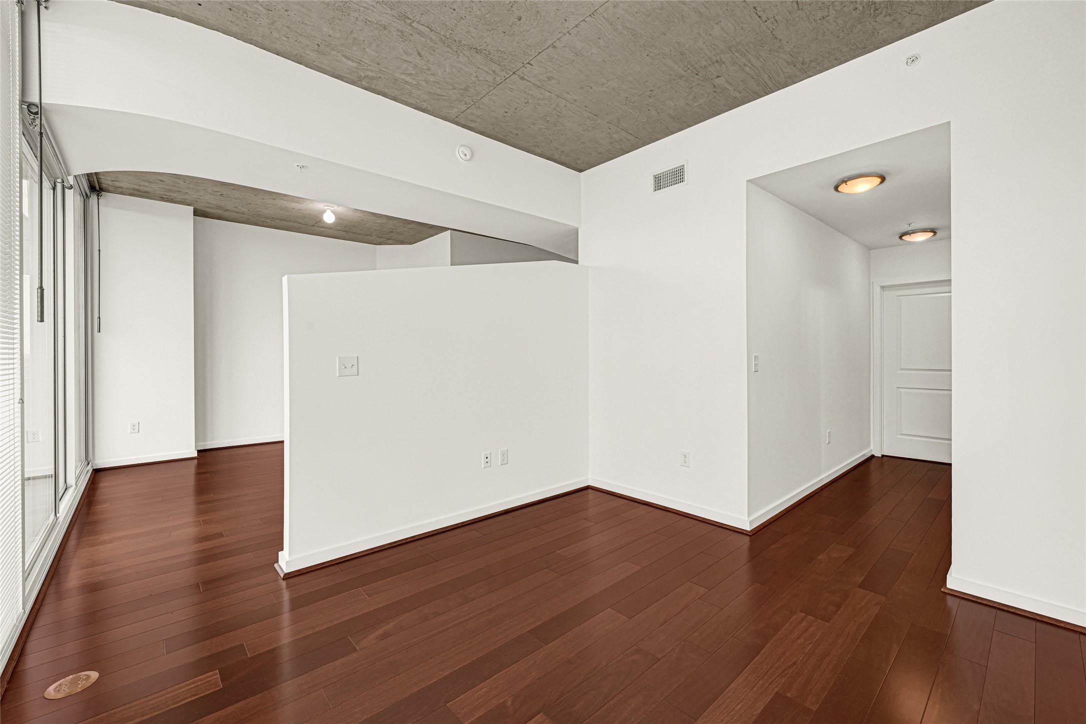 5925 Almeda Road, Unit 11508 Houston, TX 77004 - Photo 12 of 44 a view of an empty room with wooden floor