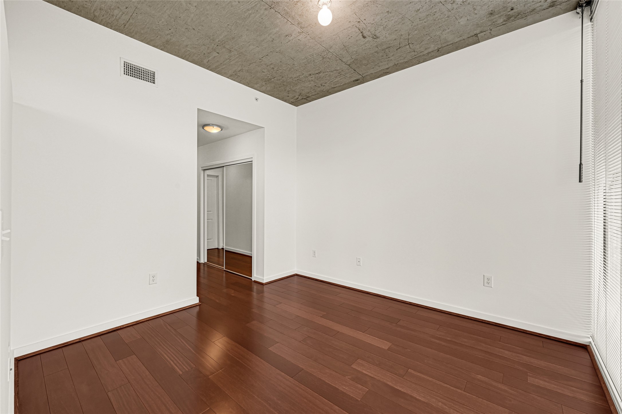 5925 Almeda Road, Unit 11508 Houston, TX 77004 - Photo 14 of 44 a view of an empty room with wooden floor