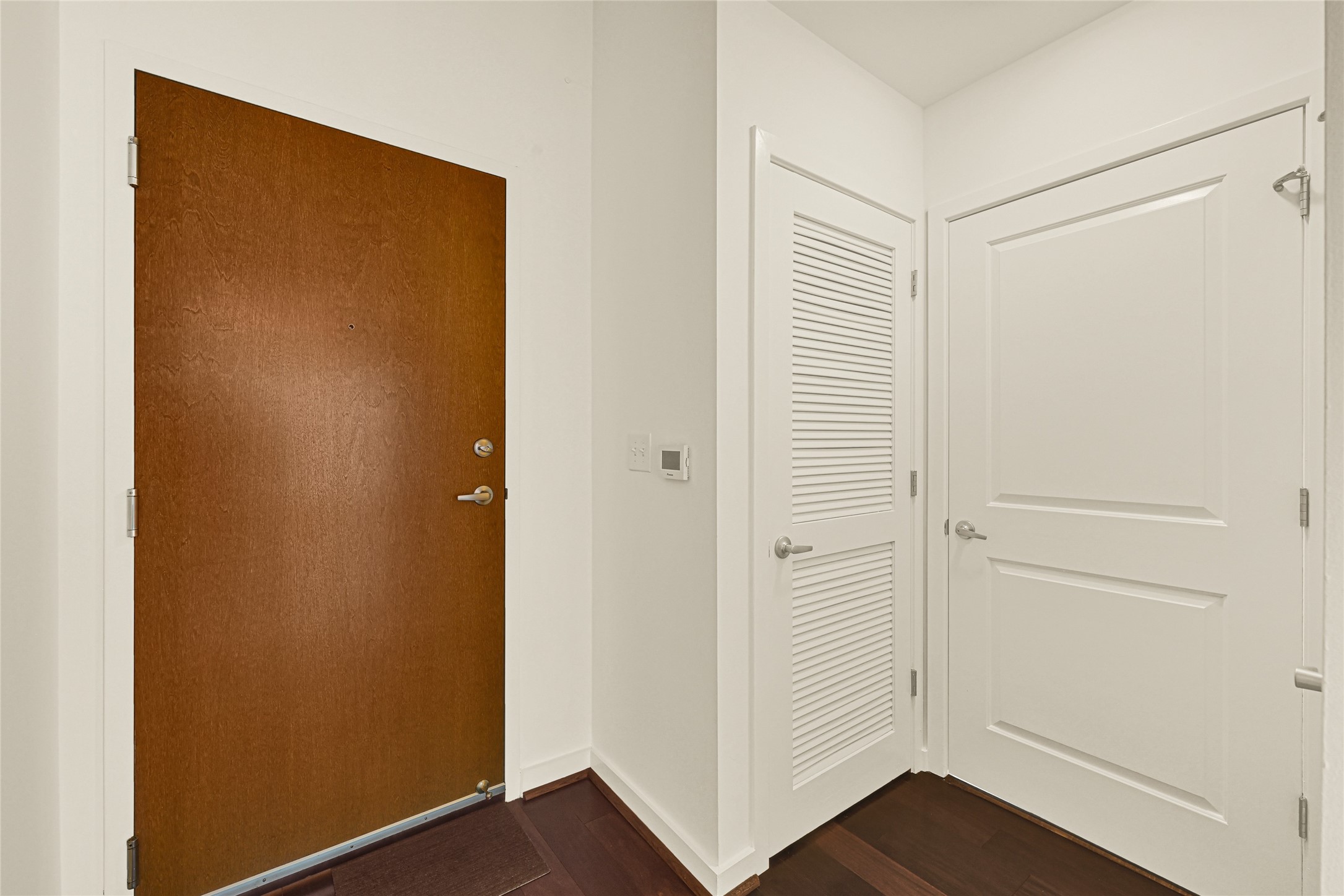 5925 Almeda Road, Unit 11508 Houston, TX 77004 - Photo 10 of 44 a view of a small space with wooden floor