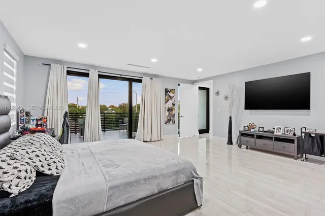 $2,535,000 | 81 South Royal Poinciana Boulevard, Miami Springs, FL 33166