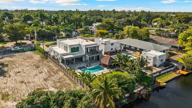 $2,535,000 | 81 South Royal Poinciana Boulevard, Miami Springs, FL 33166
