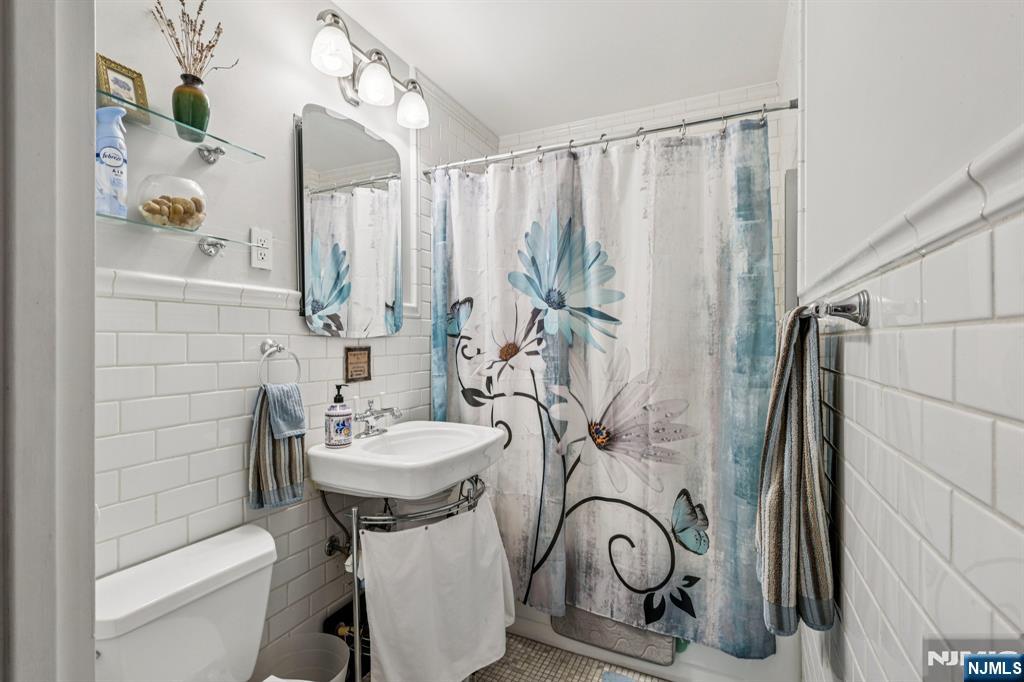 111 Mulberry Street, Unit 2V Newark, NJ 07102 - Photo 21 of 27 a bathroom with a sink a toilet and shower