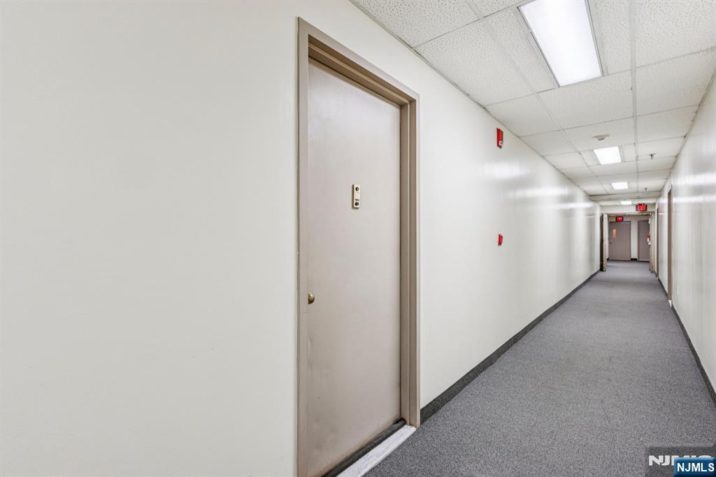 111 Mulberry Street, Unit 2V Newark, NJ 07102 - Photo 6 of 27 a view of hallway