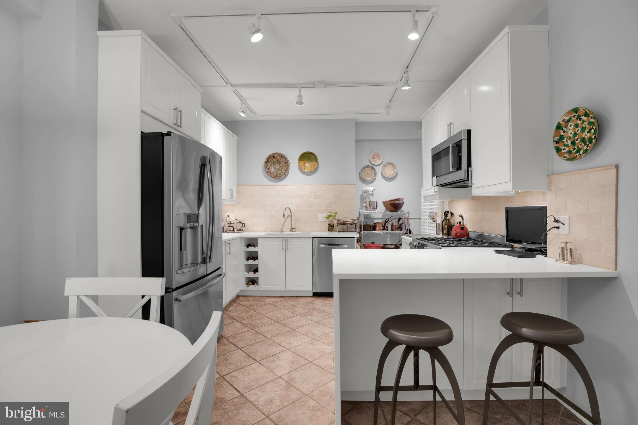 1736 Columbia Road Northwest, Unit 301 Washington, DC 20009 - Photo 9 of 68 Wonderfully renovated chef's kitchen