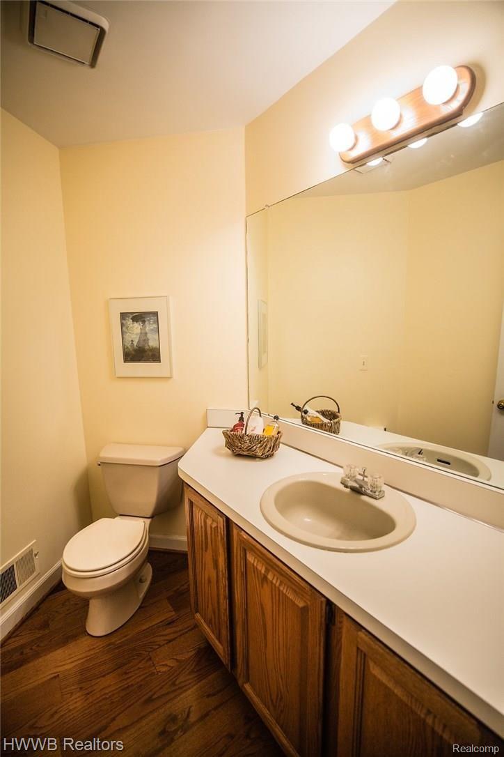 120 Devon Road Bloomfield Hills, MI 48302 - Photo 14 of 45 Rear hall service 1/2 bath