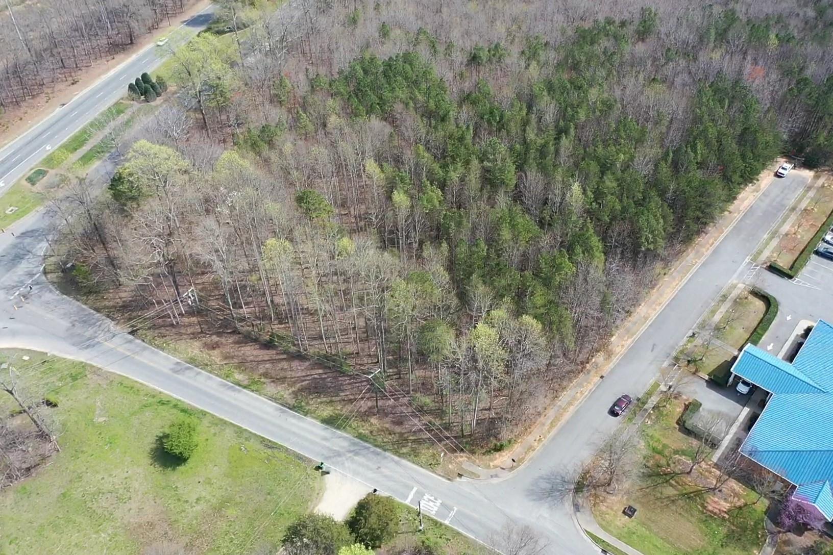7631 Pleasant Grove Road Charlotte, NC 28216 - Photo 4 of 23 Gallery Image 4
