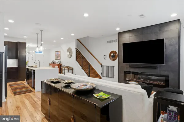 $5,200 | 159 Green Lane, Philadelphia, PA 19127