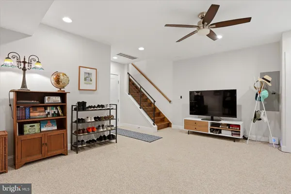 $5,200 | 159 Green Lane, Philadelphia, PA 19127