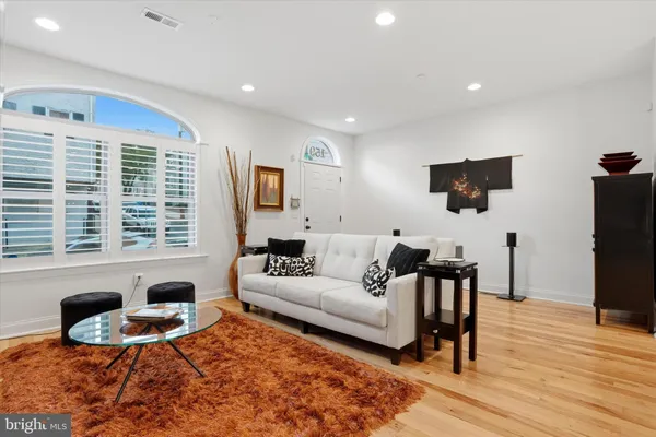 $5,200 | 159 Green Lane, Philadelphia, PA 19127
