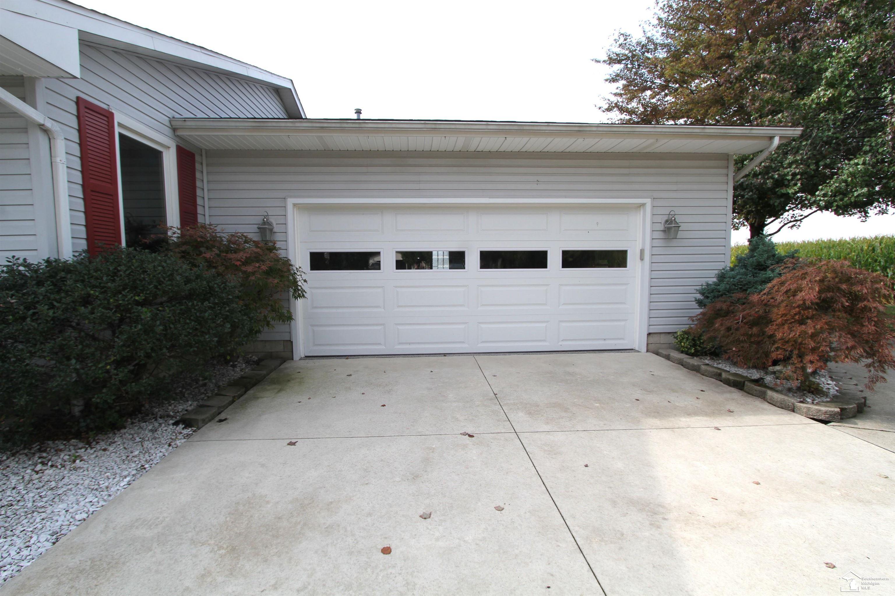 4833 Stadler Road Monroe, MI 48162 - Photo 4 of 59 50189339-8b680f59-21f3-4085-bf8c-ee232ac9cd33.JPG