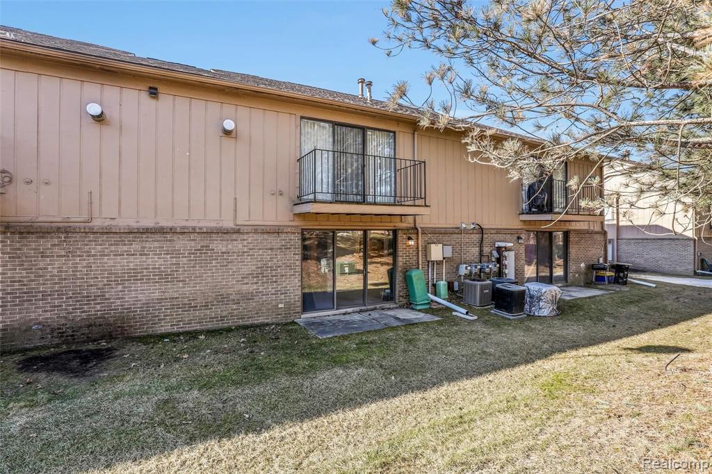 27374 Evergreen Road, Unit 4 Lathrup Village, MI 48076 - Photo 25 of 26