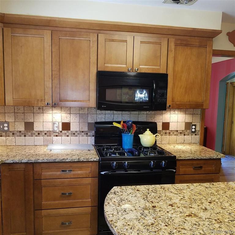 412 Roland Court Grosse Pointe Farms, MI 48236 - Photo 12 of 44