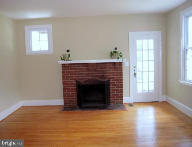 717 Dunkirk Road Baltimore, MD 21212 - Photo 2 of 18 Living Room
