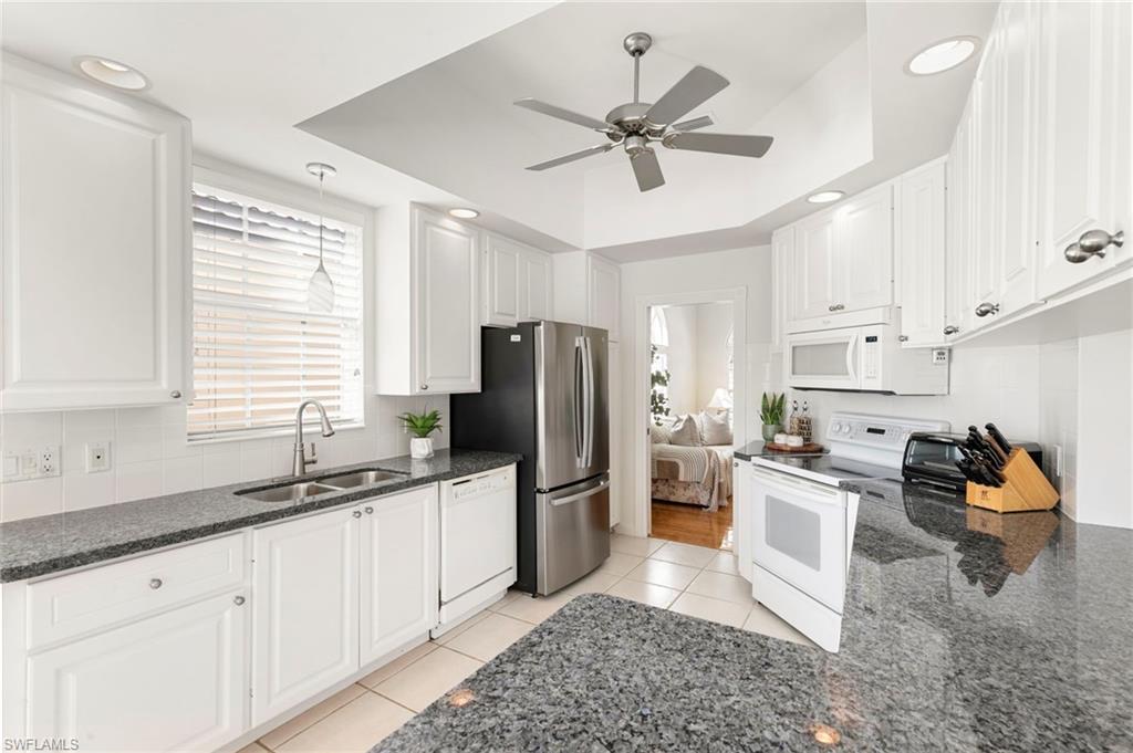 3812 Valentia Way Naples, FL 34119 - Photo 14 of 49