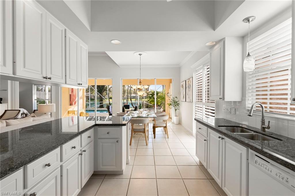 3812 Valentia Way Naples, FL 34119 - Photo 15 of 49