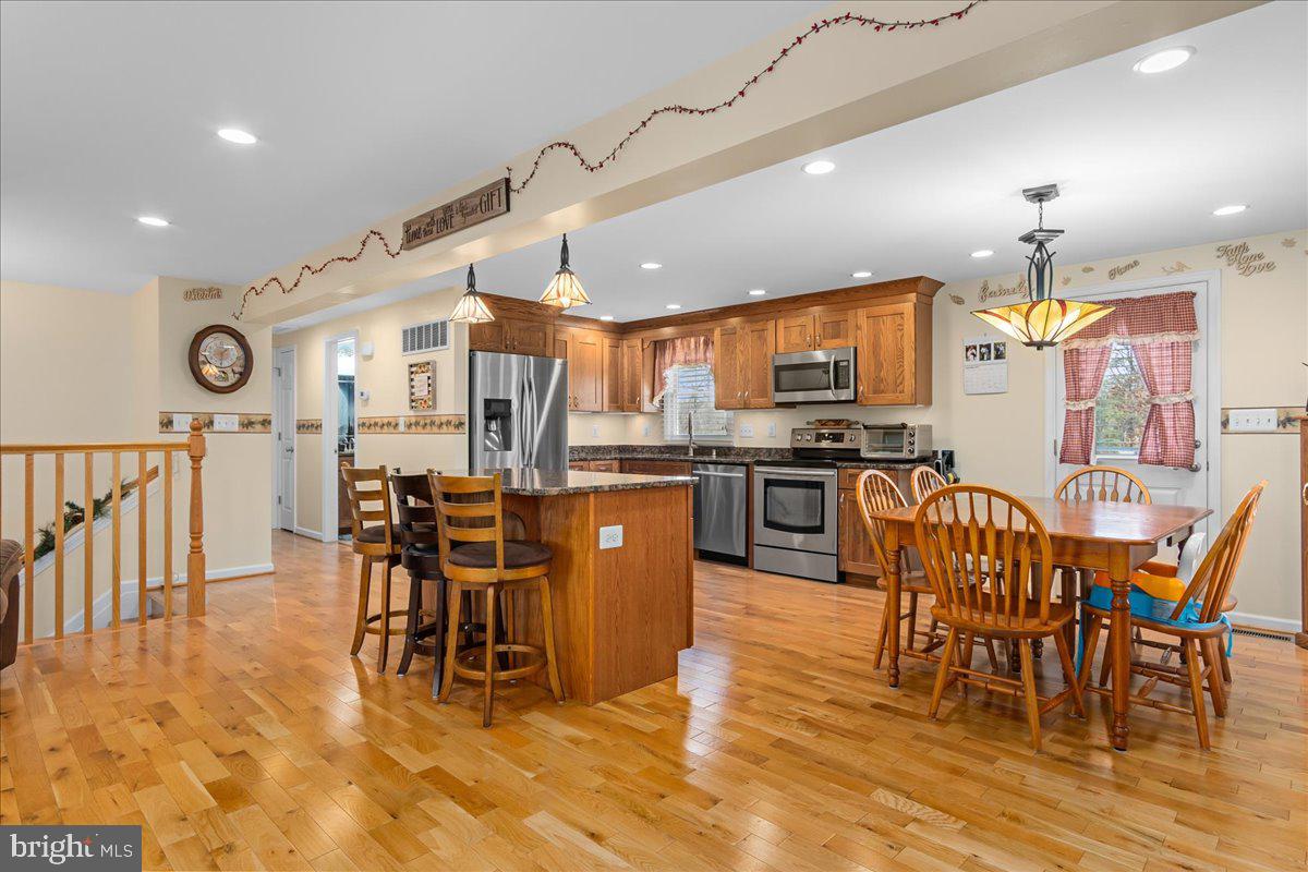 11701 Walnut Point Road Hagerstown, MD 21740 - Photo 17 of 56 Kitchen