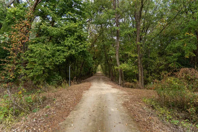 $225,000 | 3537-3577 North Iris Hill Road, Freeport, IL 61032