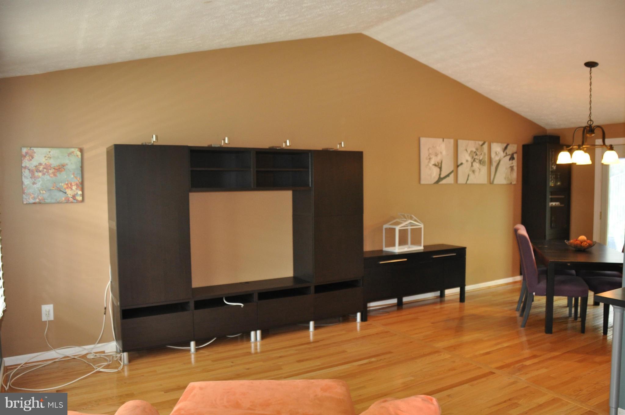 67 Yew Road Baltimore, MD 21221 - Photo 3 of 22 Living Room