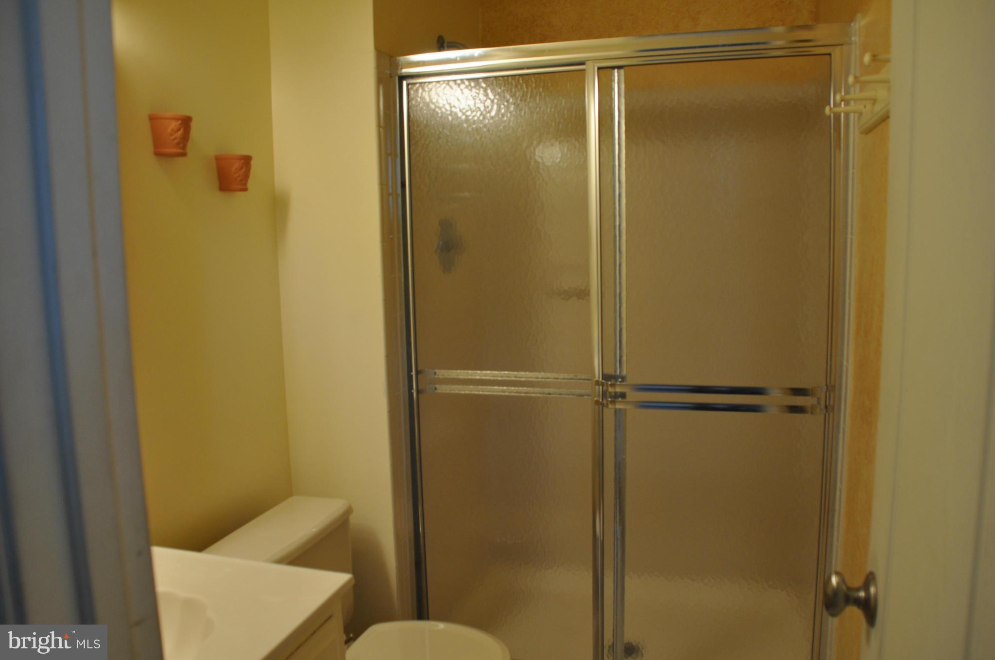 67 Yew Road Baltimore, MD 21221 - Photo 9 of 22 Bath
