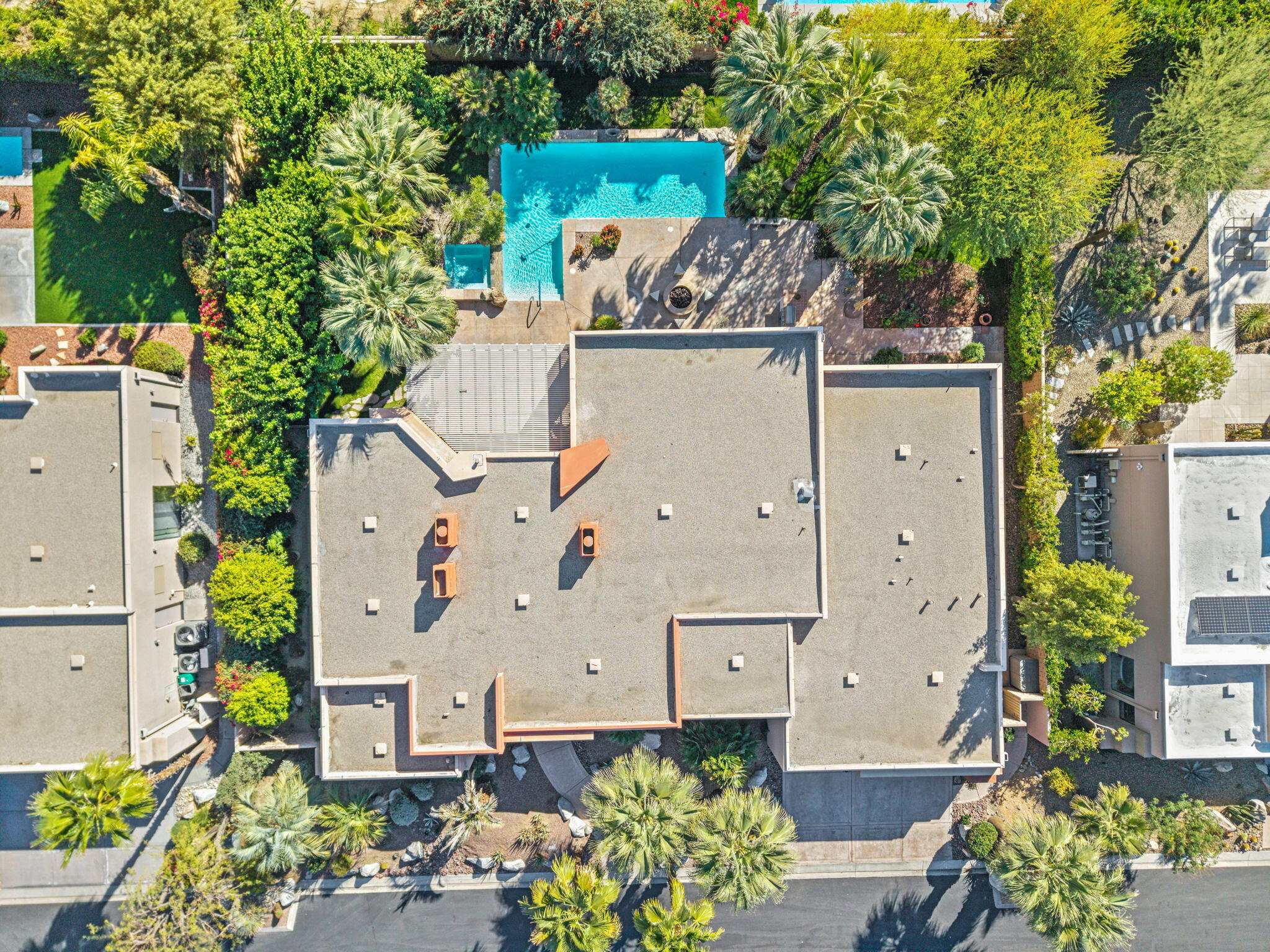 12 Boulder Lane Rancho Mirage, CA 92270 - Photo 12 of 29 22-web-or-mls-DJI_20260212135035_0795_D