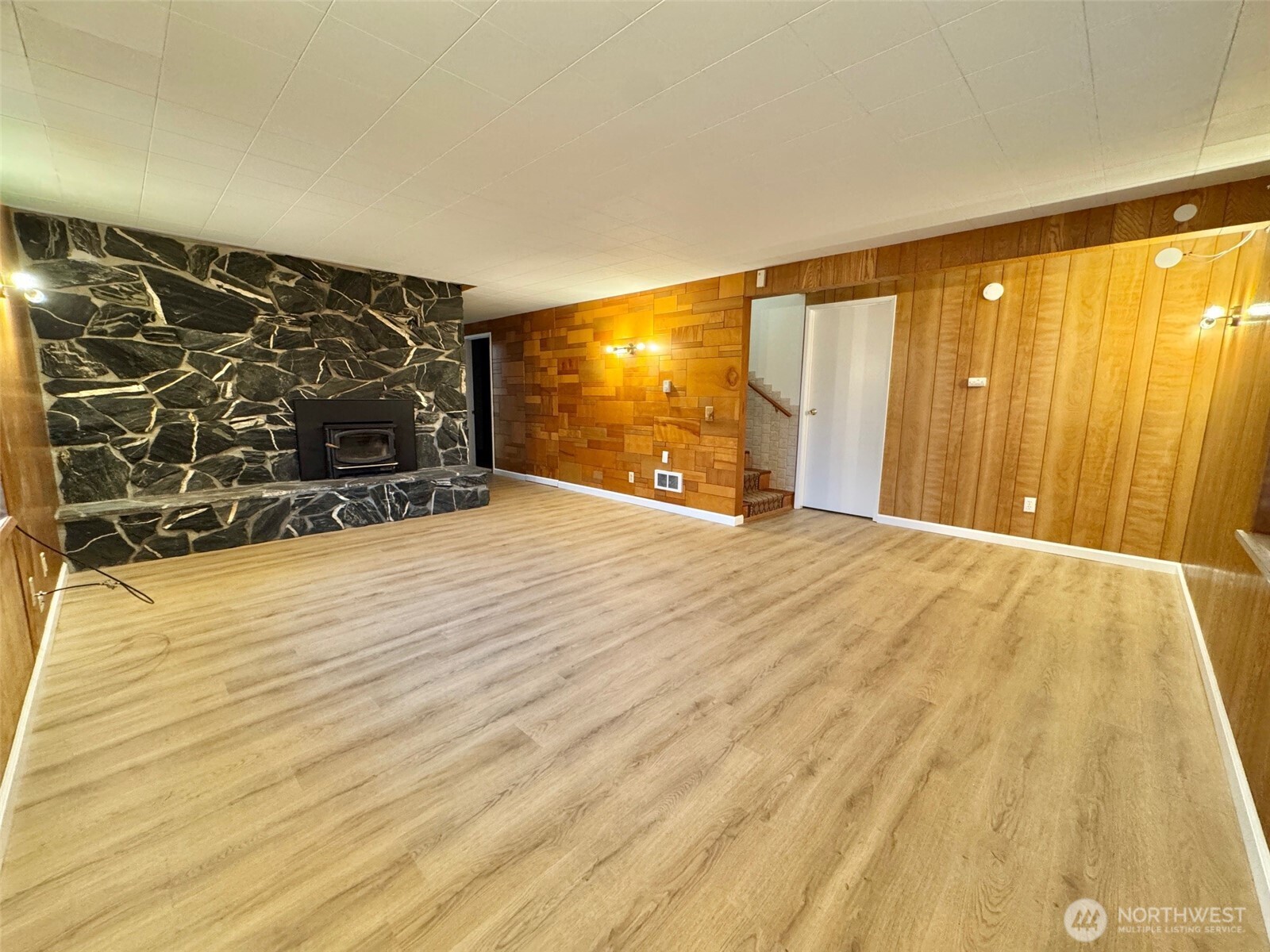 19431 107th Avenue Southeast Renton, WA 98055 - Photo 7 of 13