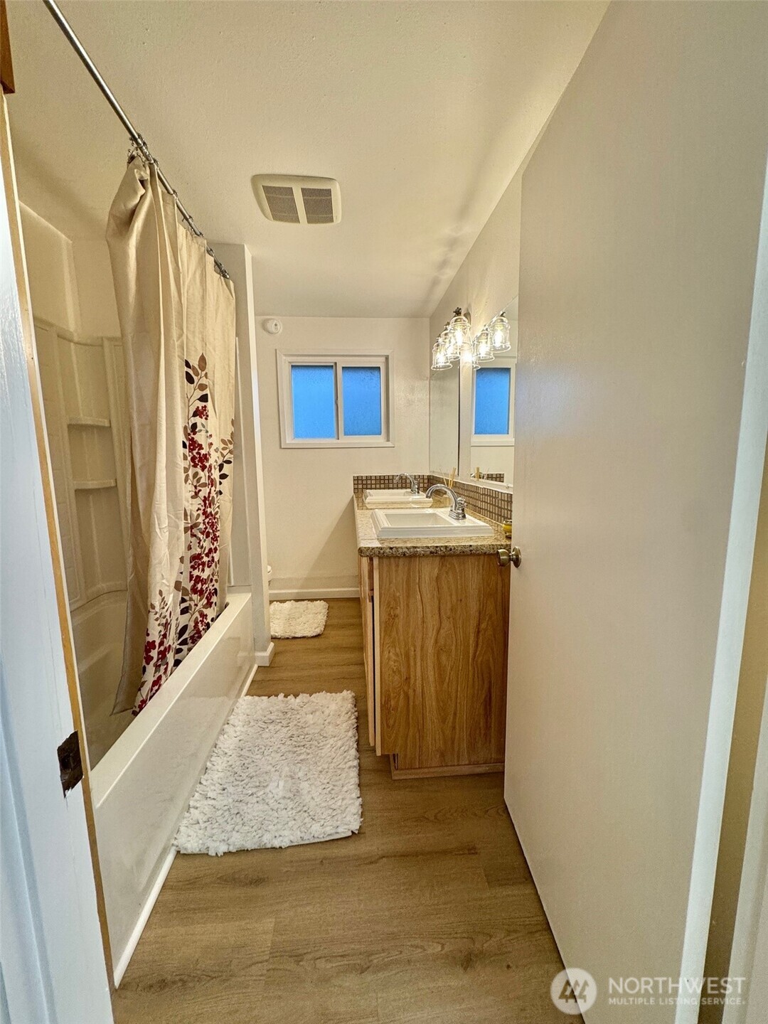 19431 107th Avenue Southeast Renton, WA 98055 - Photo 8 of 13