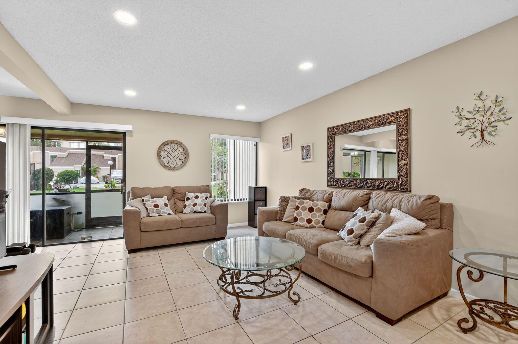 1061 Northwest 13th Street, Unit 2 Boca Raton, FL 33486 - Photo 3 of 37 Living