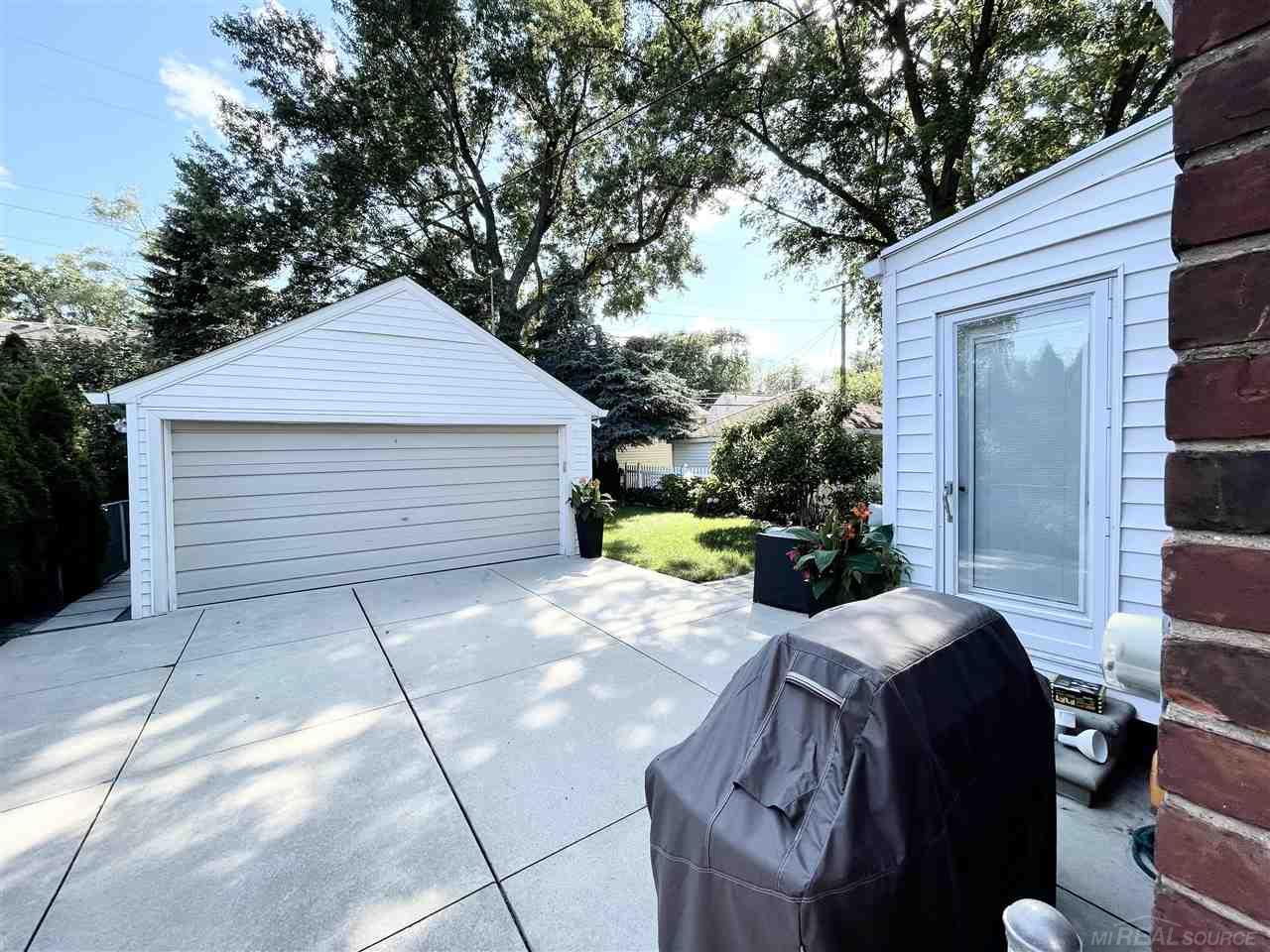 275 Merriweather Road Grosse Pointe, MI 48236 - Photo 34 of 36 Fresh cement and a convenient natural-gas line for unlimited grilling