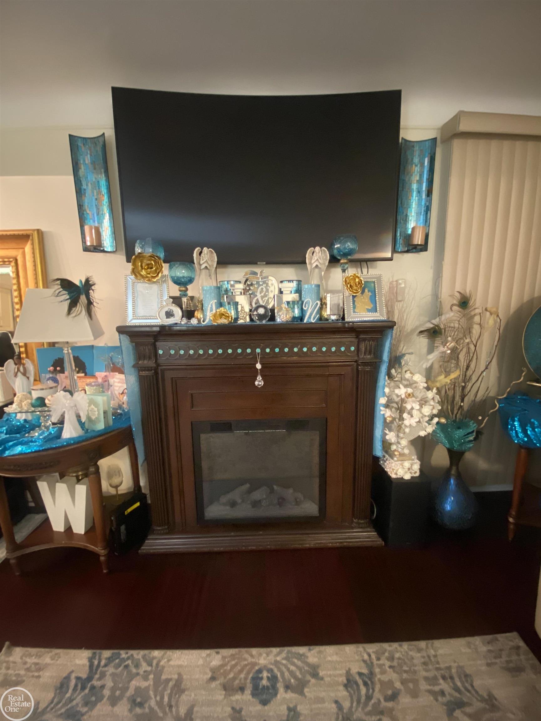 24900 Roxana Avenue Eastpointe, MI 48021 - Photo 5 of 13 50139563-8d64c79a-e9cc-4498-b57f-193b6e83c6f5.JPG