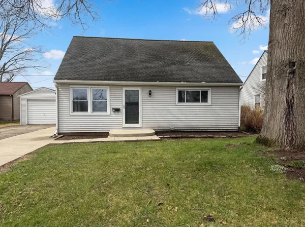 $285,000 | 413 Sherwood Drive West, Newark, OH 43055