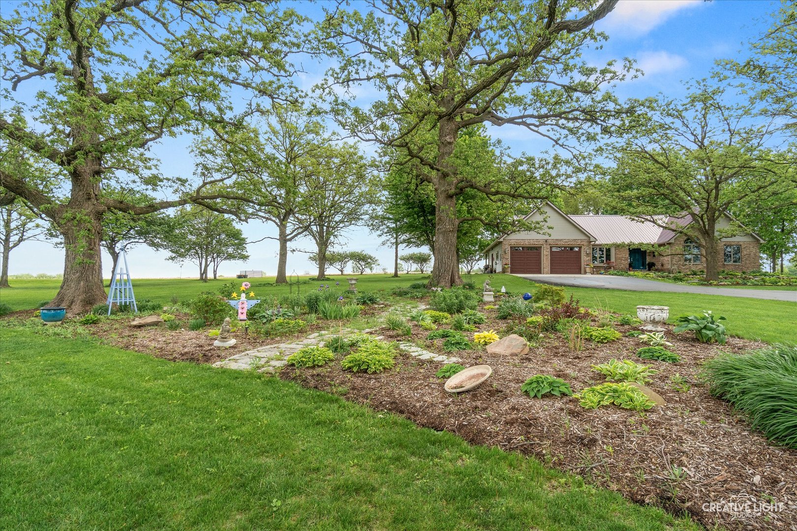 14050 Townhouse Road Newark, IL 60541 - Photo 38 of 45 a front view of a house with garden