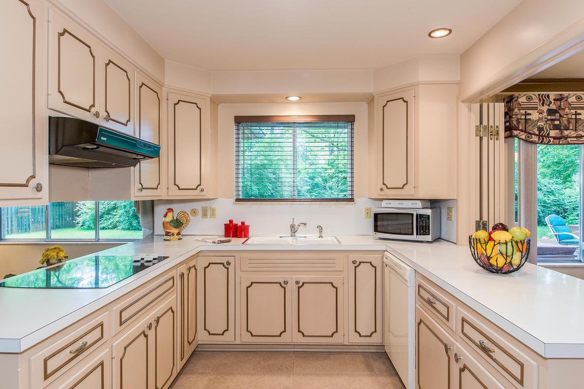 4265 Camborne Road Columbus, OH 43220 - Photo 4 of 50