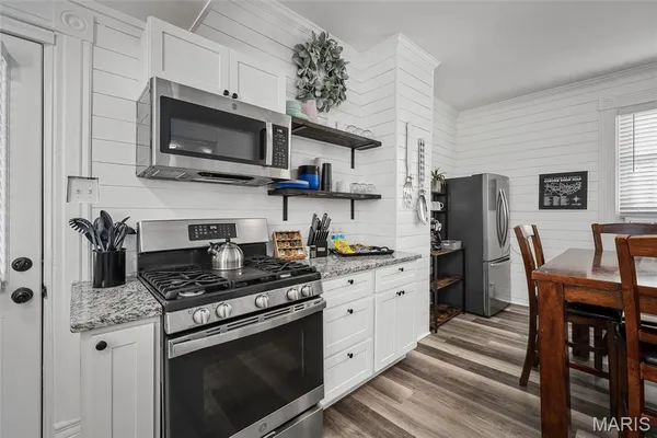 $325,000 | 618 North Benton Avenue, St. Charles, MO 63301
