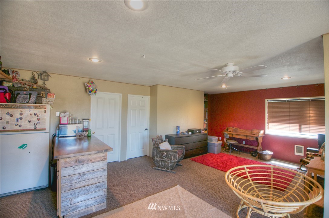 5729 180th Avenue Southwest Rochester, WA 98579 - Photo 4 of 25