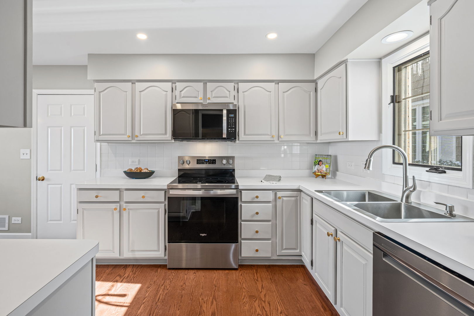 1427 West Shire Circle Inverness, IL 60067 - Photo 10 of 29