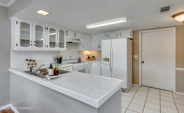 $230,000 | 423 Lakebend Place, Brandon, MS 39042