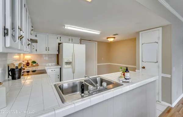 $230,000 | 423 Lakebend Place, Brandon, MS 39042