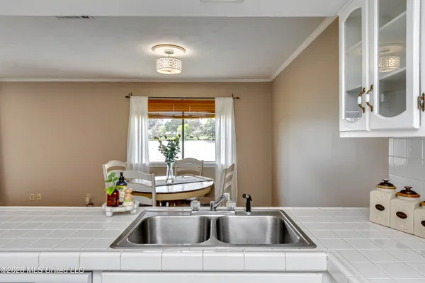 $230,000 | 423 Lakebend Place, Brandon, MS 39042