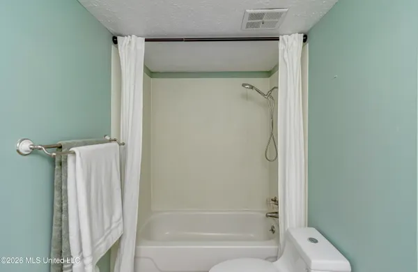 $230,000 | 423 Lakebend Place, Brandon, MS 39042