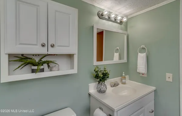 $230,000 | 423 Lakebend Place, Brandon, MS 39042