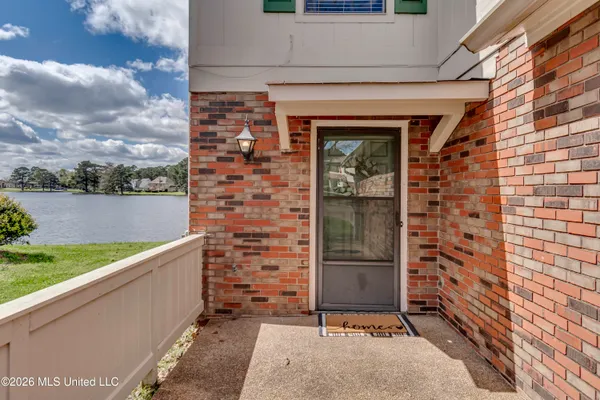 $230,000 | 423 Lakebend Place, Brandon, MS 39042