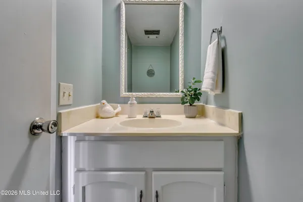 $230,000 | 423 Lakebend Place, Brandon, MS 39042