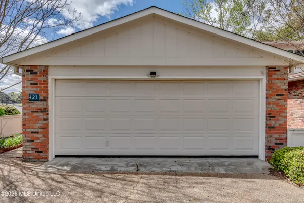 $230,000 | 423 Lakebend Place, Brandon, MS 39042