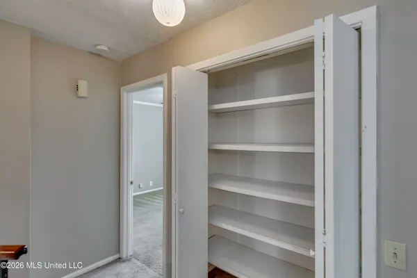 $230,000 | 423 Lakebend Place, Brandon, MS 39042