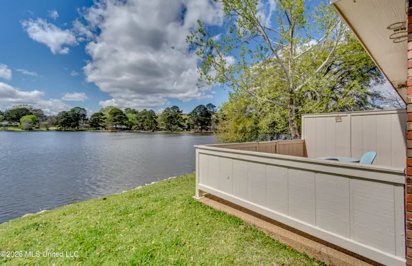 $230,000 | 423 Lakebend Place, Brandon, MS 39042