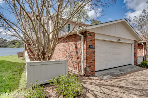 $230,000 | 423 Lakebend Place, Brandon, MS 39042