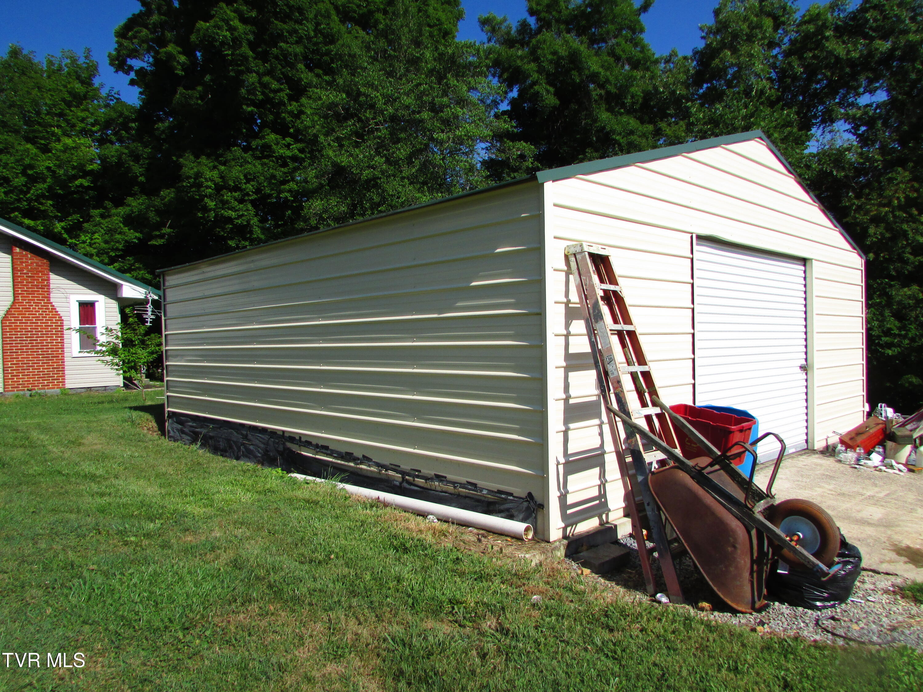 1443 Southside Road Elizabethton, TN 37643 - Photo 3 of 7 IMG_2806