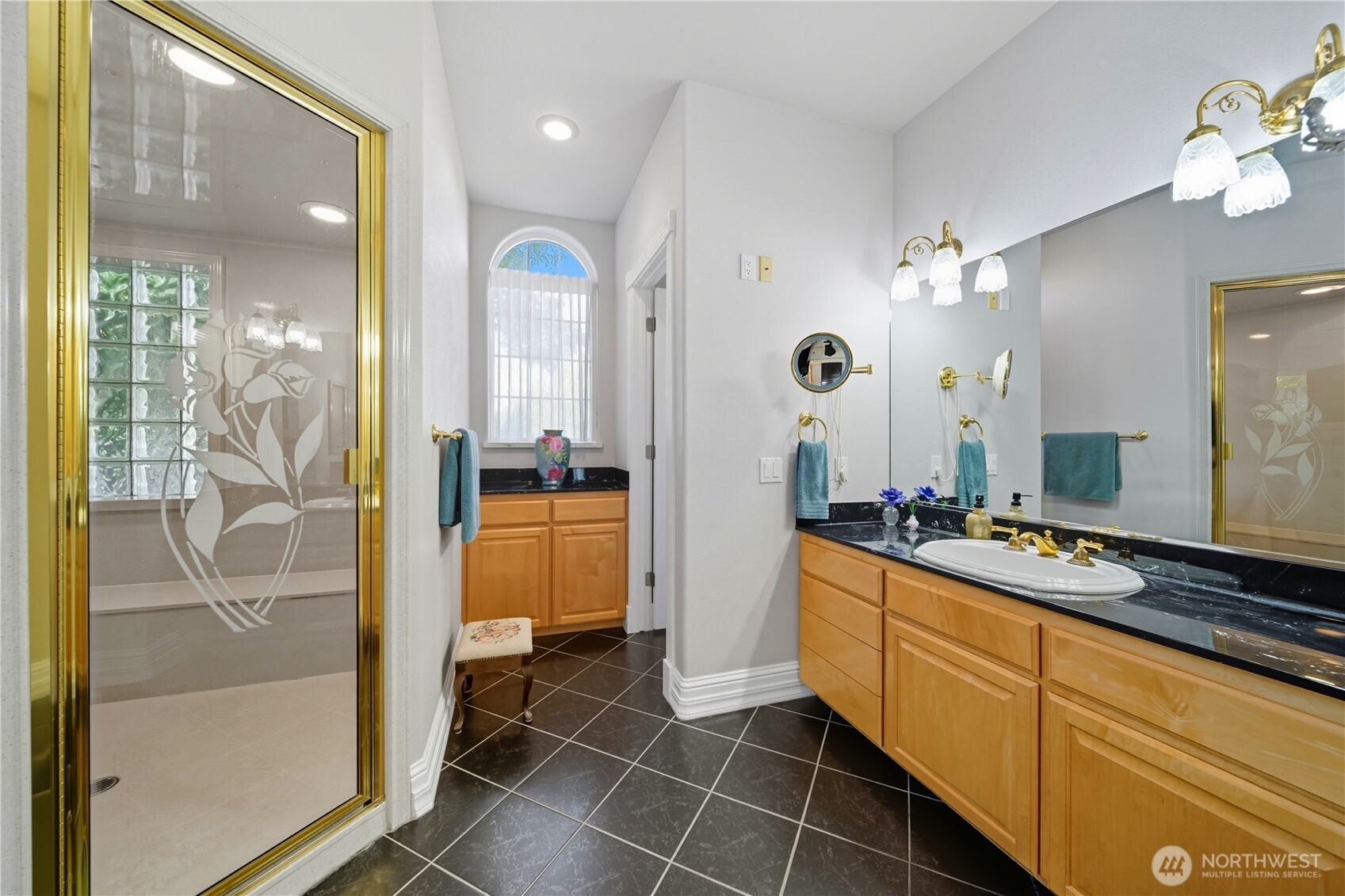 1629 Wheatcrest Road Walla Walla, WA 99362 - Photo 12 of 40 a spacious bathroom with a mirror a shower and sink