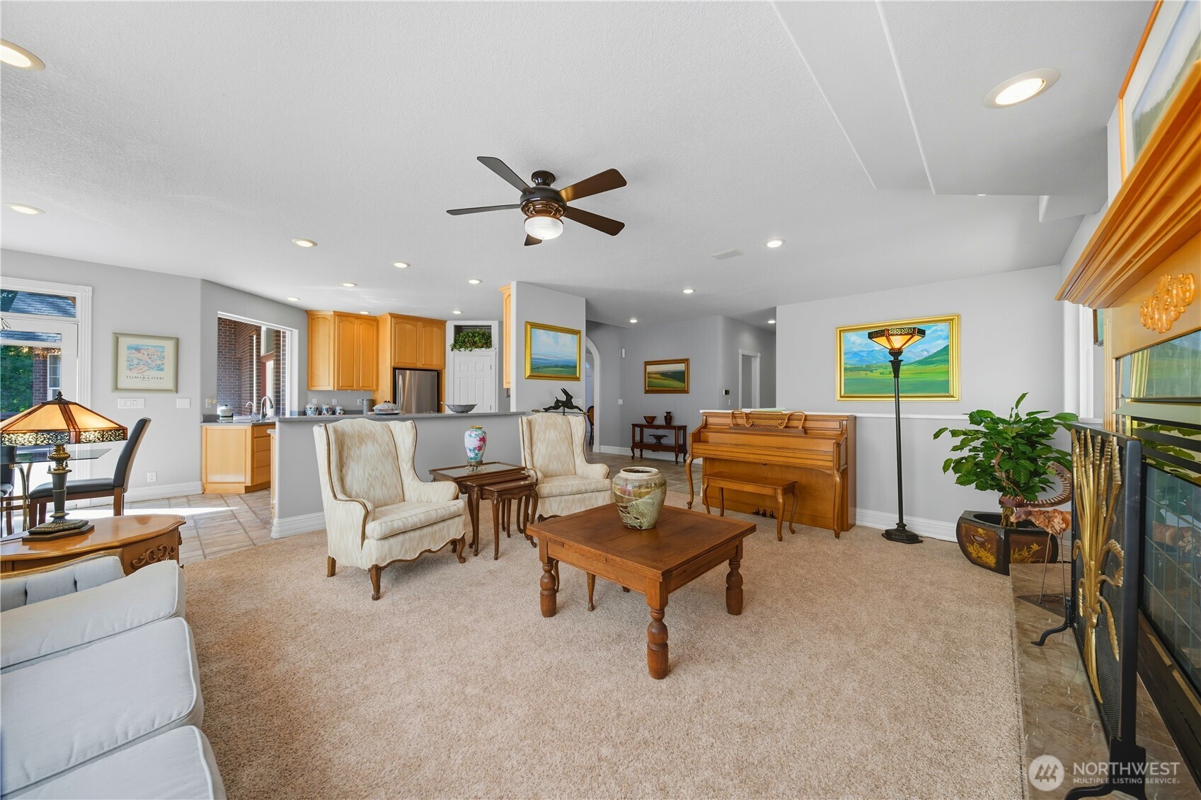 1629 Wheatcrest Road Walla Walla, WA 99362 - Photo 20 of 40 a living room with furniture and a flat screen tv